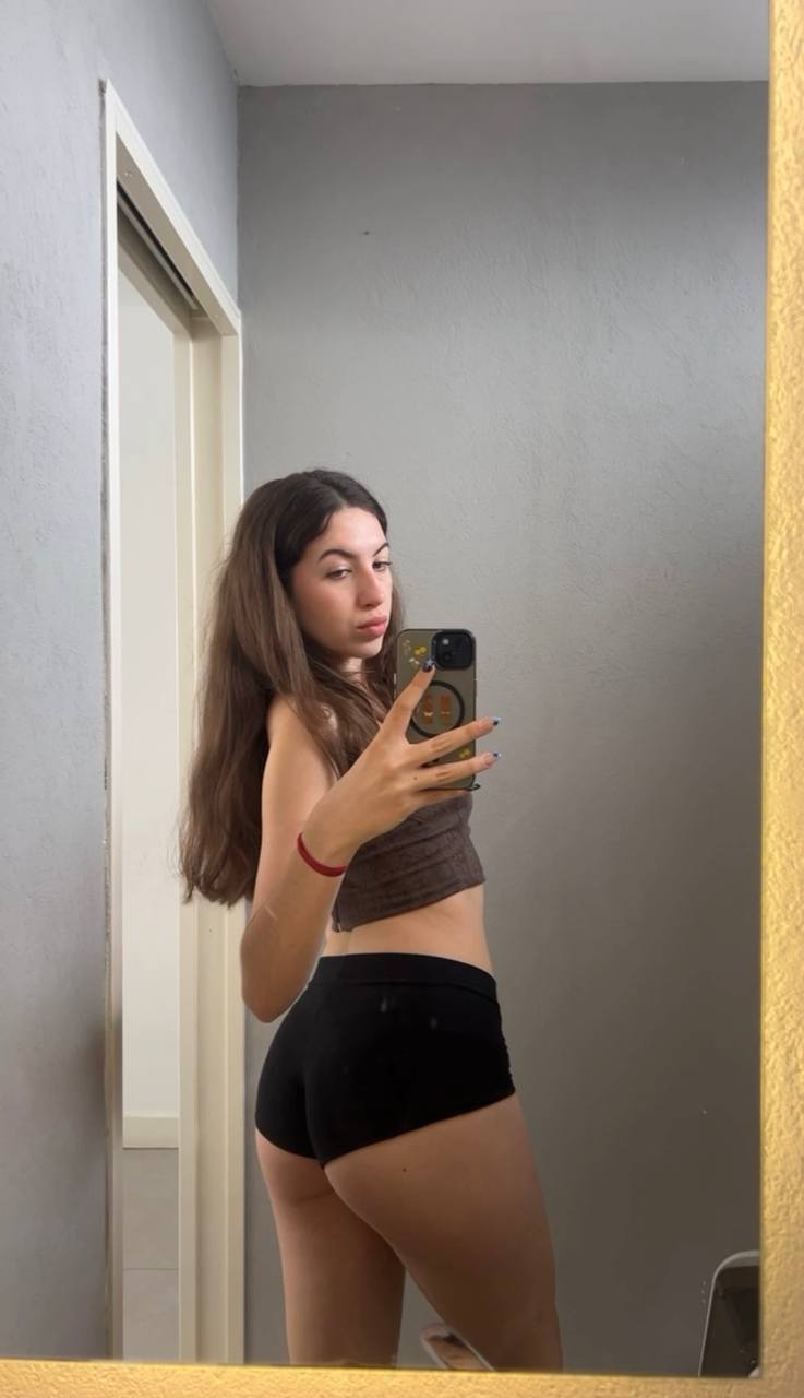 Amber in her underwear in Pasto