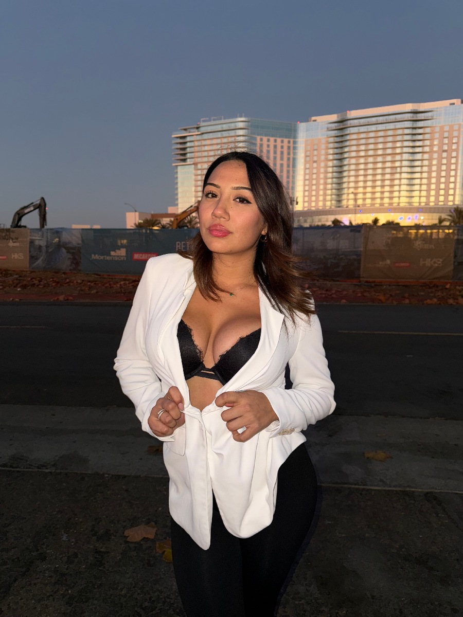 Take a pause and enjoy Ali Cruz — streaming from Pasto