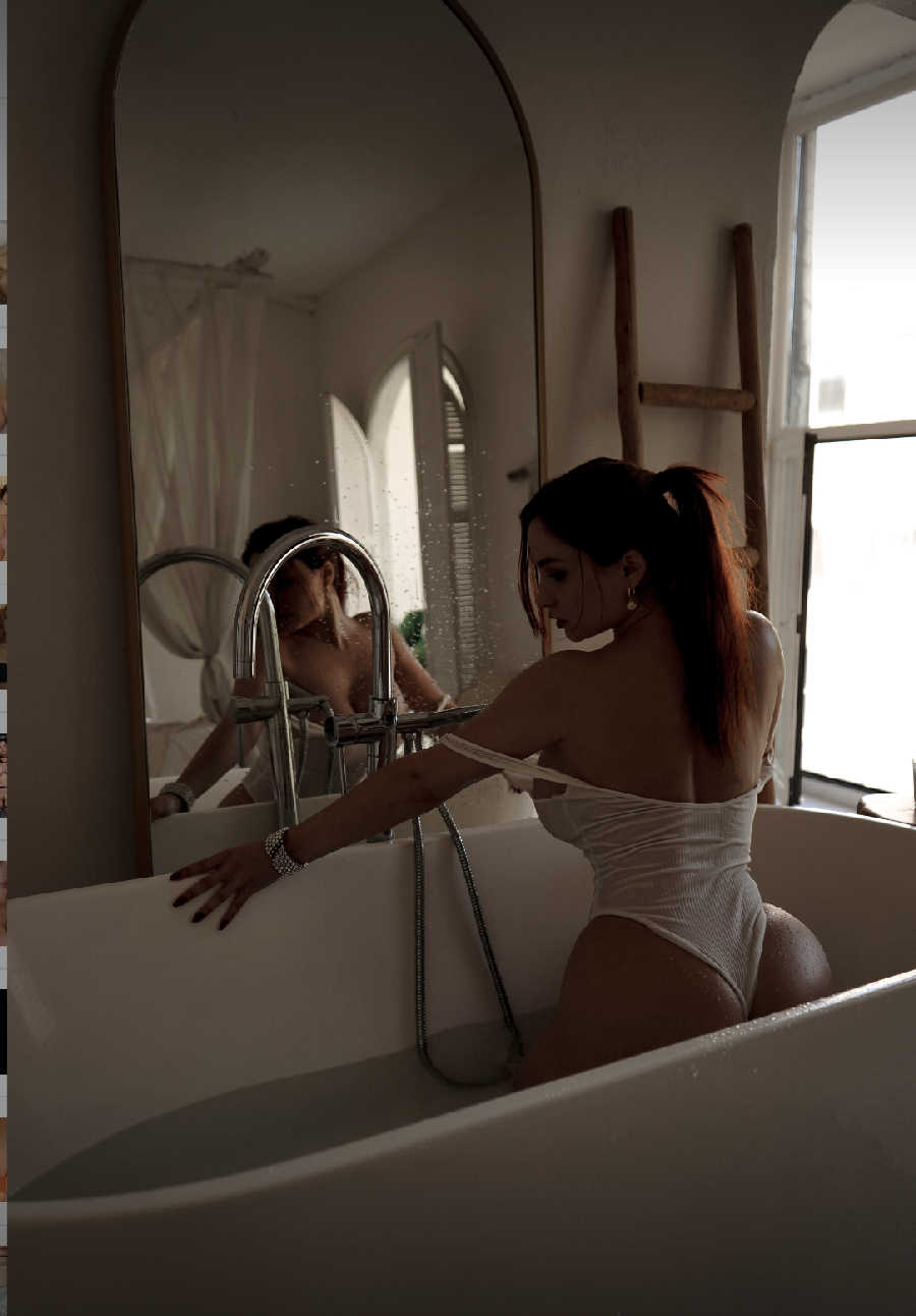 A playful frame from Miranda Faith nude — online in Pasto