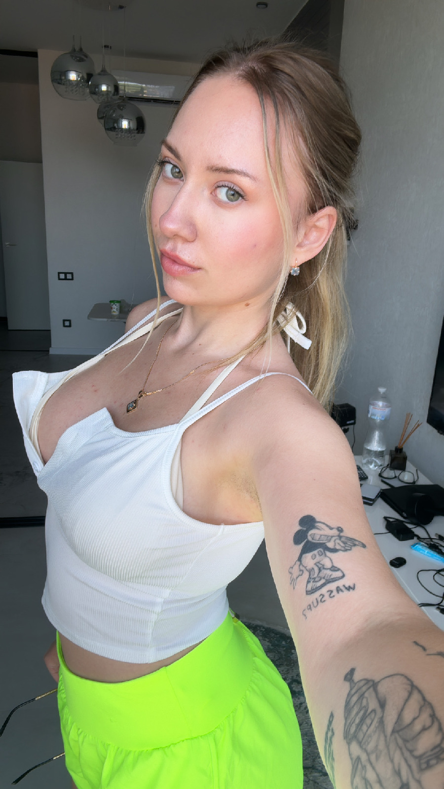 KateV in her underwear in Pasto