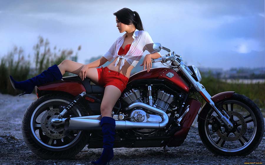Beautiful girls and motorcycles in Pasto