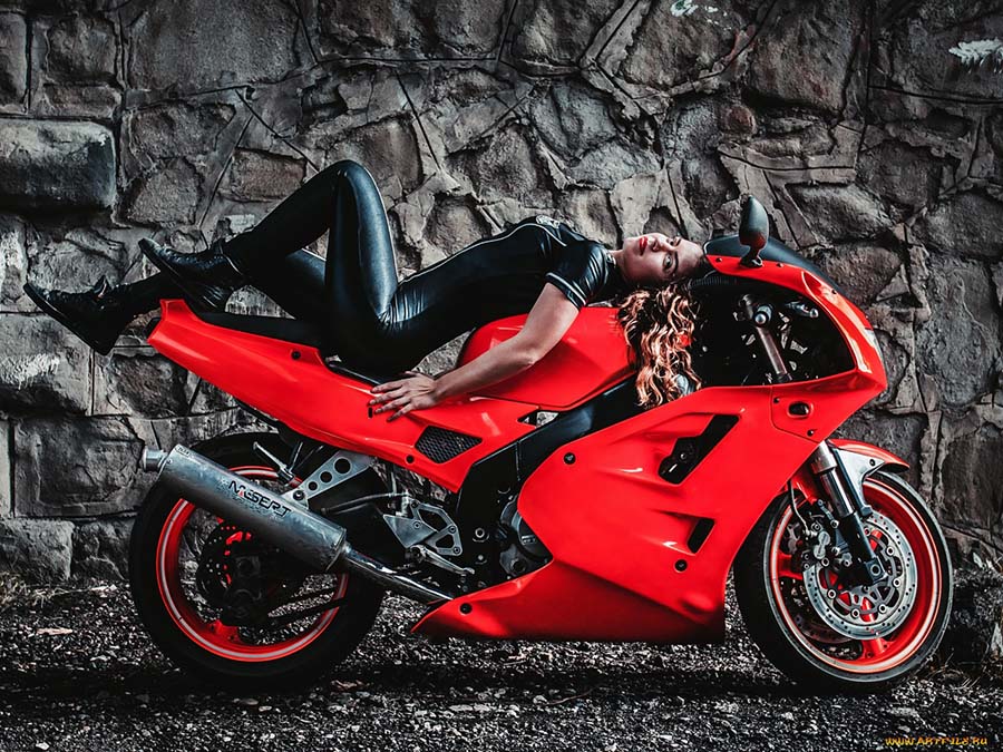 Beautiful girl Beautiful girls and motorcycles in Pasto