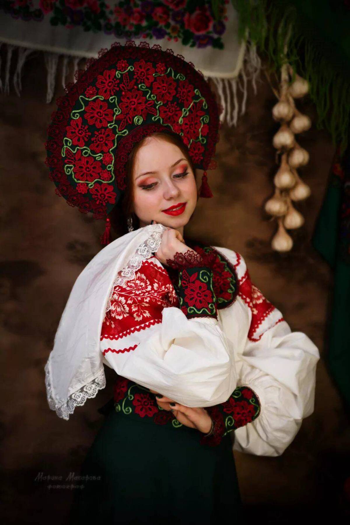 Women in Slavic costumes underwear in Pasto