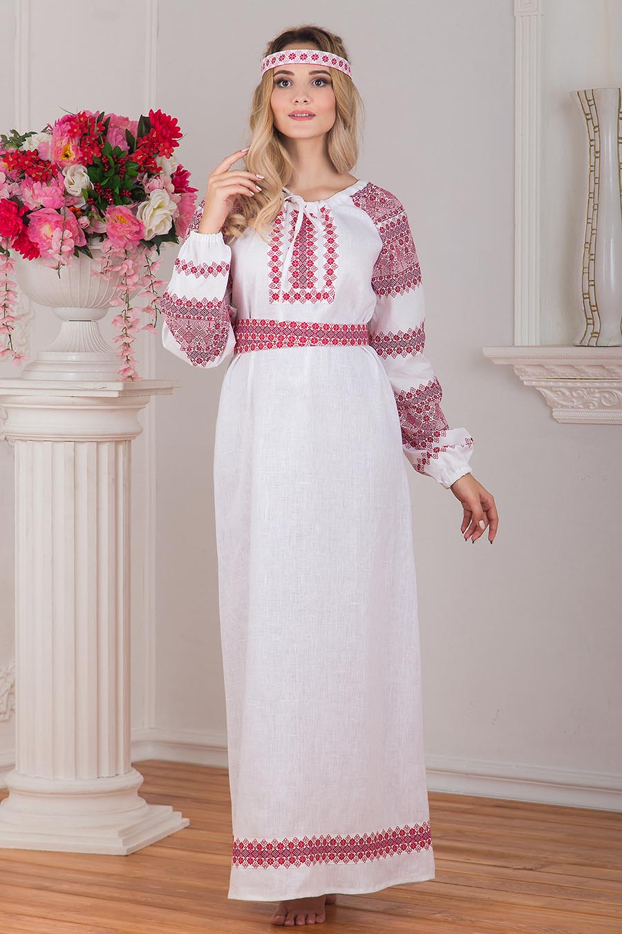 Women in Slavic costumes in Pasto