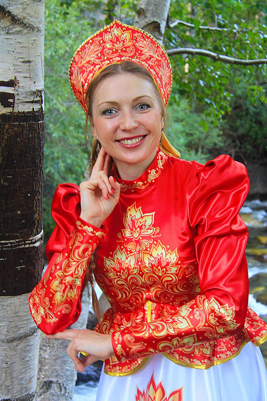 Women in Slavic costumes in Pasto