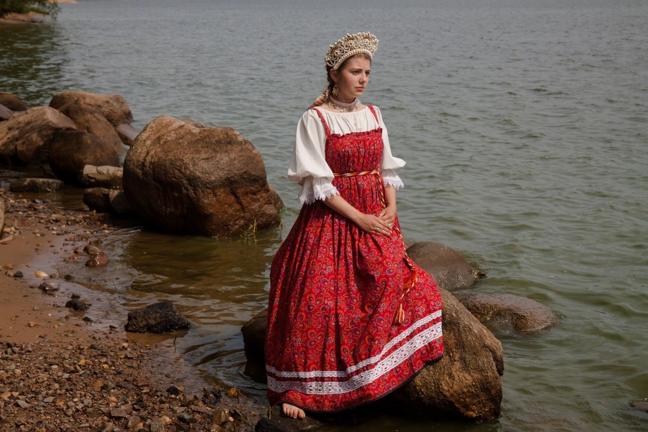 Women in Slavic costumes in Pasto