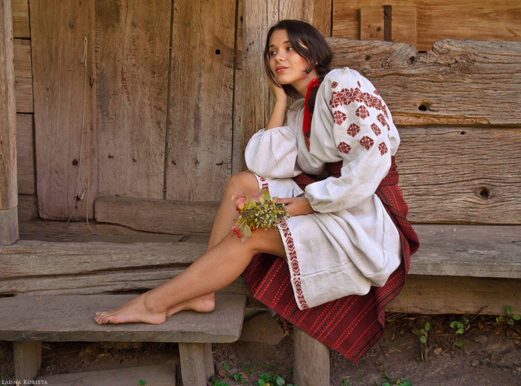 Women in Slavic costumes in Pasto