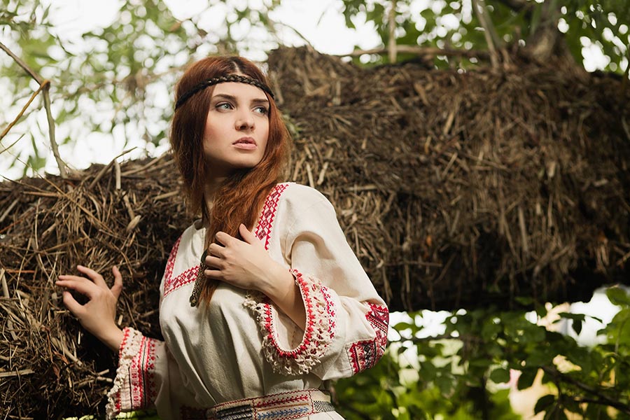 Women in Slavic costumes in Pasto