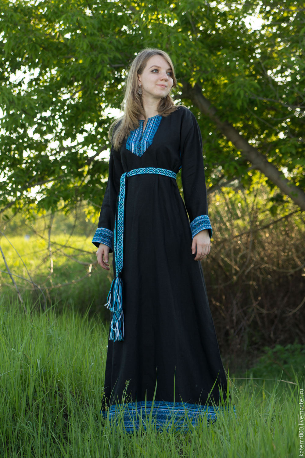 Women in Slavic costumes in Pasto