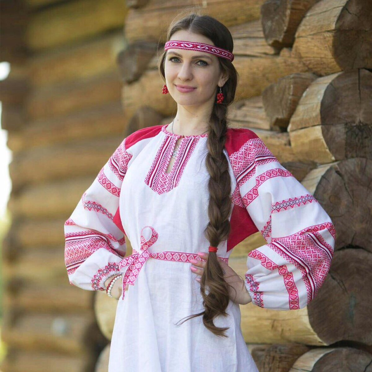 Girls in Slavic costumes in Pasto