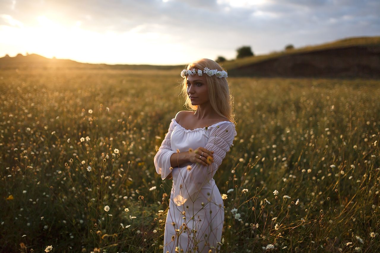 Girls in Slavic costumes in Pasto