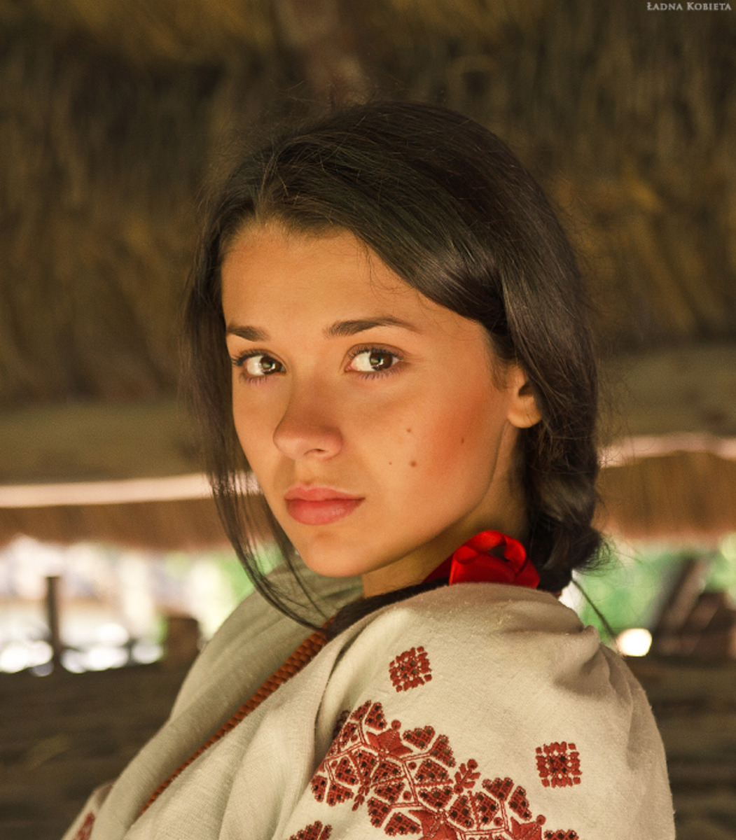 Girls in Slavic costumes in Pasto