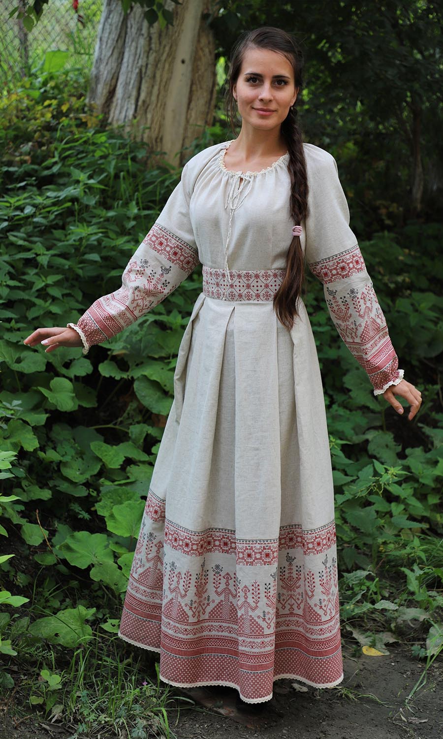 Girls in Slavic costumes in Pasto