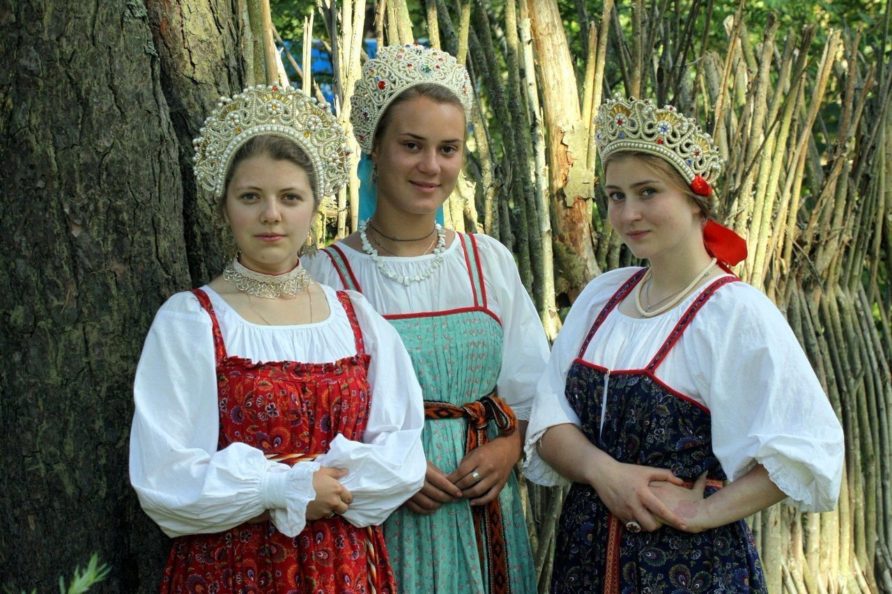Sexy model Girls in Slavic costumes in Pasto